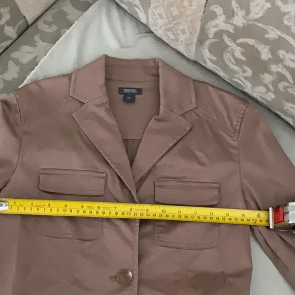 Kenneth Cole Reaction Women's Tan Jacket.  Short bomber style. - Picture 2 of 10